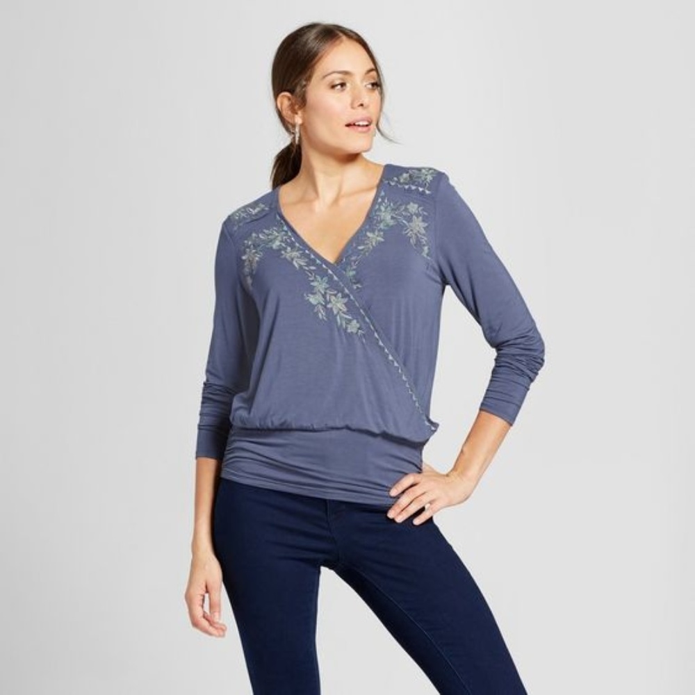 New KNOX ROSE Embroidered V-Neck Banded Top [D4] - Picture 2 of 8